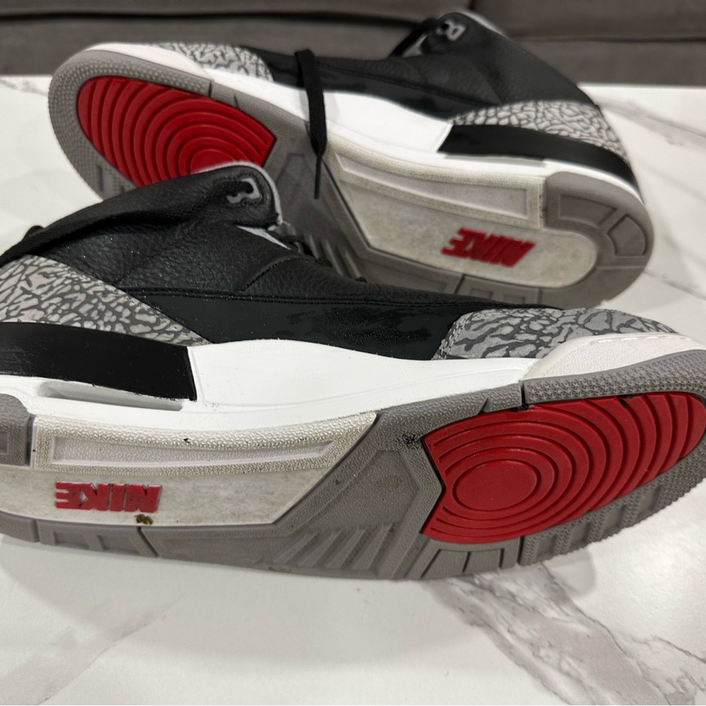 Jordan Black and Gray Sneakers with Signature Design - Picture 6 of 9